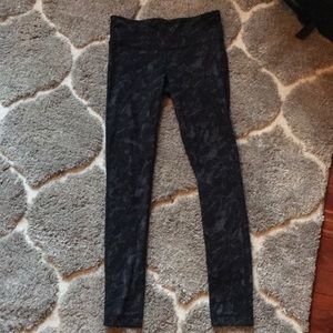 Black and grey mesh ankle-length leggings